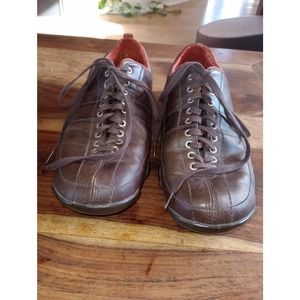 Medium Brand Men's  Leather Shoe Size 9.